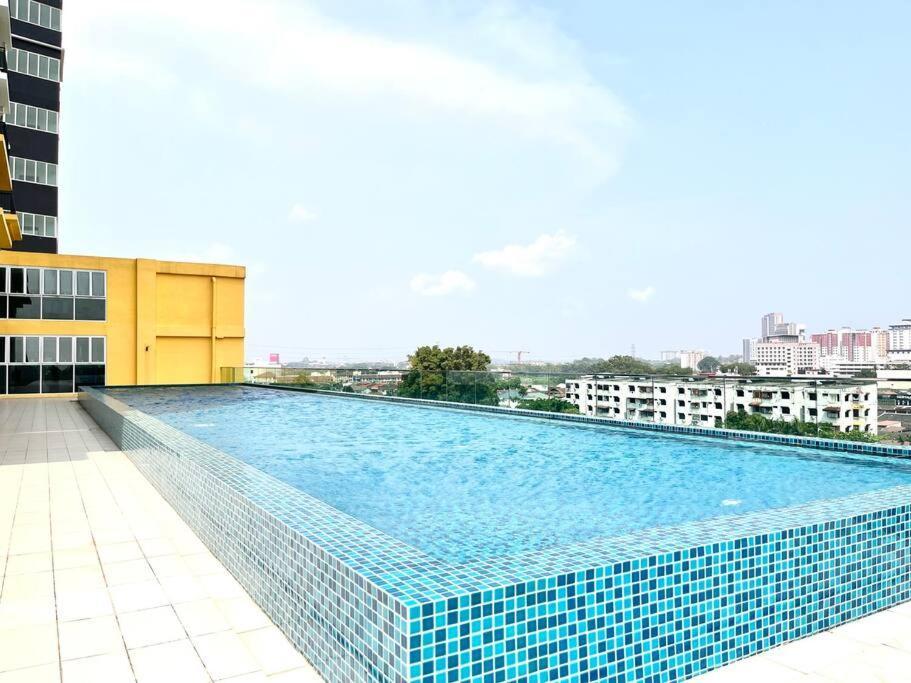 Urban Home-Swimming Pool-City Center Malacca Exterior foto